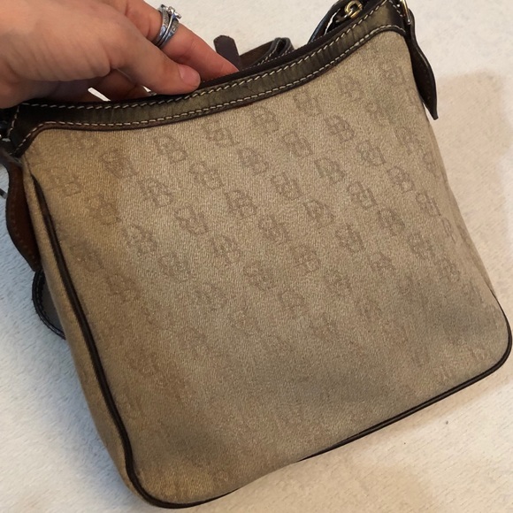 Dooney & Bourke purse. - Picture 5 of 6